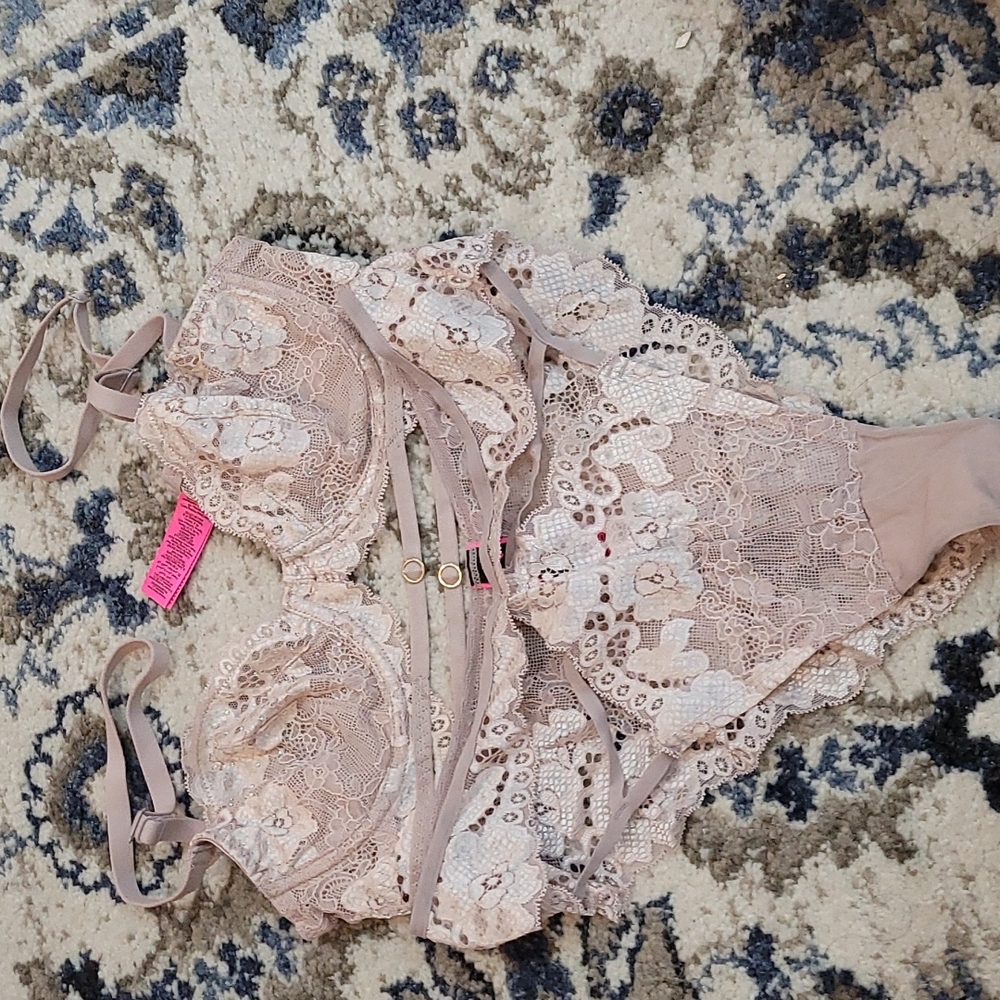 New Matching Bra and Panty Set